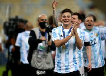 Aston Villa aurait prêté une offre de 13 millions de livres sterling pour Julian Alvarez