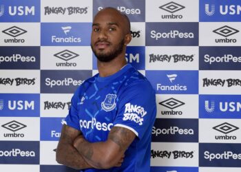 Fabian Delph étiqueté « anti-vaxxer » après une publication controversée sur Instagram