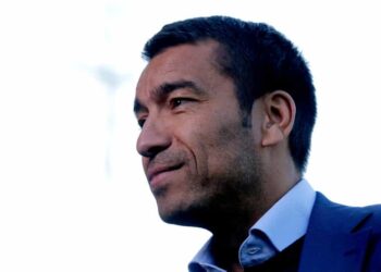 Giovanni van Bronckhorst annonce son intérêt pour un poste vacant aux Pays-Bas