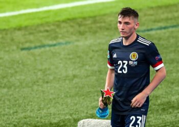 La mère de Gilmour rappelle aux fans l’allégeance de Old Firm lors du dévoilement de Norwich