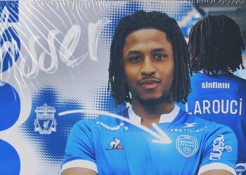 Le défenseur de Liverpool signe un contrat de cinq ans avec un club de Ligue 1