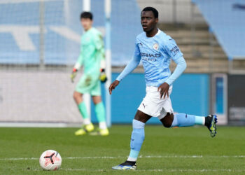 Le patron de Crystal Palace, Patrick Vieira, envisage un accord de prêt pour Claudio Gomes de Manchester City