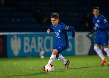 Lewis Bate prêt pour Leeds United médical demain