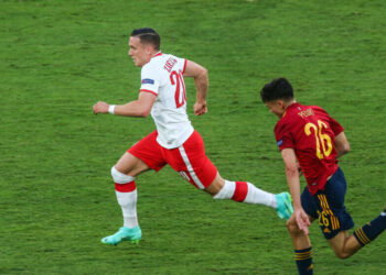 Liverpool enquête sur le milieu de terrain de Naples Piotr Zielinski