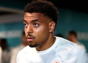 Fabrizio Romano publie une mise à jour sur l’attaquant lié à Liverpool, les Reds auraient participé à une course à deux chevaux pour