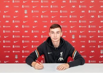 « Polish Messi » signe officiellement un contrat professionnel avec Liverpool ;  Klopp va bourdonner