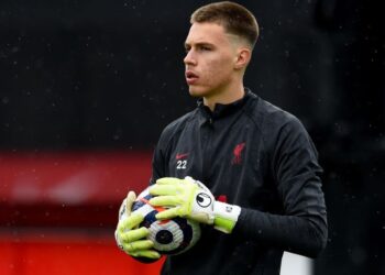 Un adolescent devrait dépasser l’icône de Liverpool alors que l’accord de prêt est confirmé