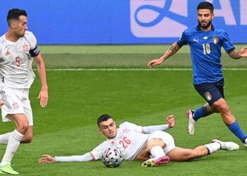 Liverpool pourrait poursuivre Pedri alors que Barcelone lutte financièrement