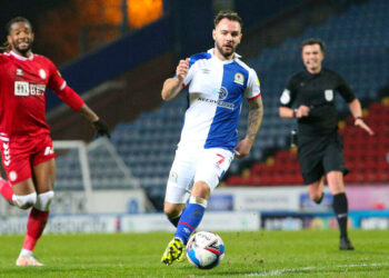 Southampton pourrait utiliser Michael Obafemi comme un poids pour signer Adam Armstrong