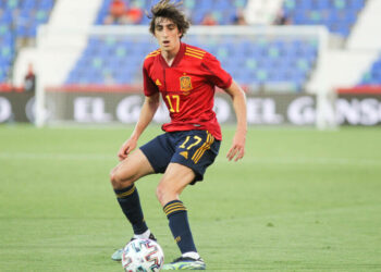 Tottenham Hotspur annonce la signature de Bryan Gil de Séville