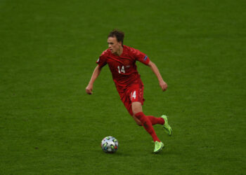 Tottenham, Leeds et West Ham traquent Mikkel Damsgaard