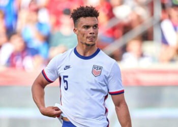 Wolverhampton Wanderers évalue l’offre pour le défenseur de Fulham Antonee Robinson