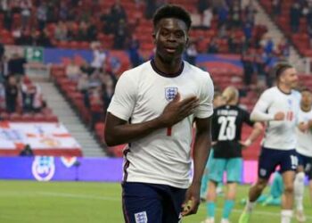 Saka entre dans l’histoire alors qu’il revient en Angleterre XI pour la demi-finale de l’Euro 2020 contre le Danemark