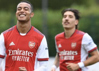 Résumé de pré-saison: Azeezy le fait alors que les Gunners battent Watford