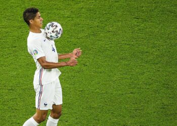 Le Real Madrid autorise Raphael Varane à discuter avec Manchester United