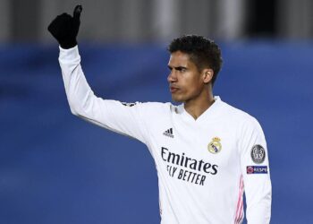 Raphael Varane: Man United à seulement 4,3 millions de livres sterling de l’atterrissage du défenseur du Real Madrid – Man United News & Transfer News