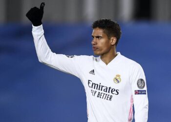 Raphael Varane : Une offre tardive de Chelsea va-t-elle faire dérailler l’accord de Man United ?  – Man United News & Transfer News