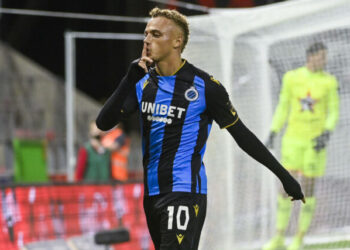 Leeds a basculé alors que les frais de Noa Lang auraient augmenté de 25%