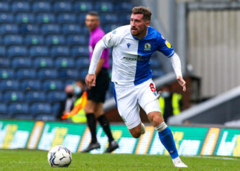 Brentford évalue l’approche du milieu de terrain des Blackburn Rovers Joe Rothwell