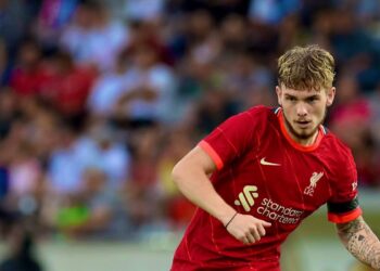 Exclusif: l’ex-Red conseille à la starlette de Liverpool de 18 ans de devenir un « membre de l’équipe première »
