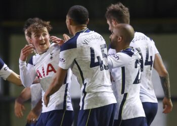 De nouvelles photos de la nouvelle surface du troisième kit de Tottenham en ligne