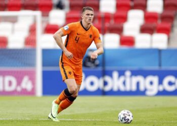 Les loups ciblent le défenseur central Sven Botman; face à la concurrence de Séville