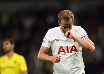 Les fans des Spurs scandent «l’un des nôtres» alors que Harry Kane se prépare contre Pacos