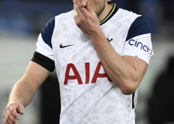 Davinson Sanchez de Tottenham offre son soutien à Harry Kane au milieu des liens avec Man City