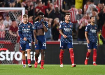 Arsenal humilié par Brentford lors de la défaite 2-0 à l’extérieur de la soirée d’ouverture
