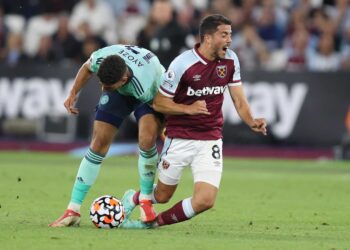 Les téléspectateurs s’affrontent sur le carton rouge d’Ayoze Perez à Leicester contre West Ham