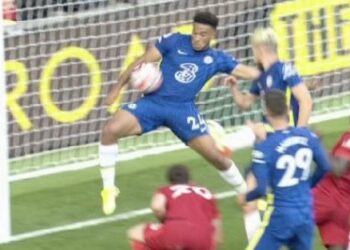 Liverpool s’en est tiré avec un penalty avec James