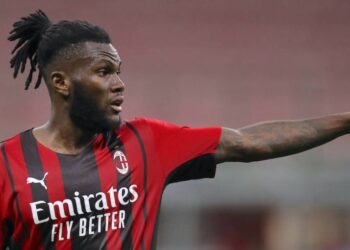 Le milieu de terrain de 24 ans lié à Liverpool en dernière année de contrat n’a pas encore reçu de nouvelles conditions;  Les rouges suivent toujours – rapport