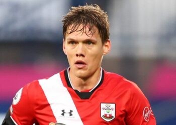 Leicester City fait une offre d’ouverture pour le défenseur de Southampton Jannik Vestergaard