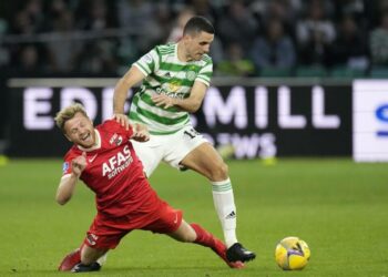 Les fans du Celtic réagissent à l’affichage de Tom Rogic contre l’AZ Alkmaar