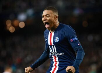 Manchester United vise la star du PSG Kylian Mbappe