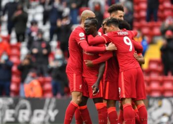 Liverpool ne devrait signer un nouvel attaquant que s’il peut remplacer Firmino ou Mane, déclare l’ex-Red