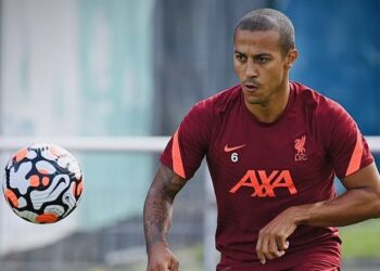 Thiago Alcantara partage l’expérience de Liverpool qui l’a fait se sentir «timide» la saison dernière