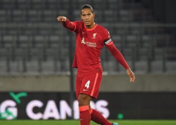 Les fans de Liverpool réagissent aux appels de Klopp Van Dijk & Fabinho