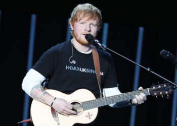 Ed Sheeran a reçu Ipswich n ° 17 et inclus dans la liste de l’équipe