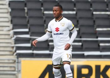 Ethan Laird achève son déménagement à Swansea en prêt d’une saison – Man United News And Transfer News