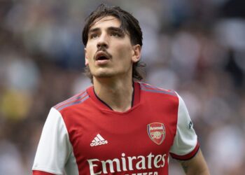 Contrat Xhaka : Bellerin veut sortir, mais il n’y a nulle part où aller