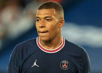 Le patron du Real Madrid, Ancelotti, reste discret alors que les discussions sur le transfert de Mbappe tourbillonnent