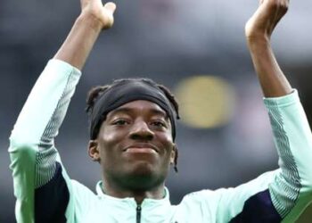 Madueke marque alors que le PSV Eindhoven passe devant le SC Cambuur de Bangura