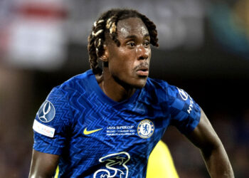 Twitter montre à nouveau sa tête laide, et cette fois Trevoh Chalobah est la victime –