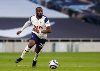 Manchester United identifie deux milieux de terrain comme remplaçants possibles de Pogba