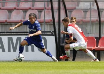 Tony Mowbray révèle ce qu’il a dit à Ian Poveda