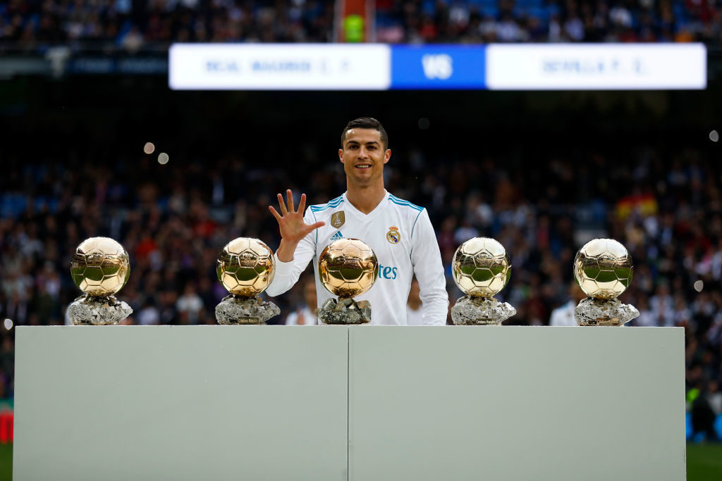 Cristiano Ronaldo avec ses 5 Ballon d'Or