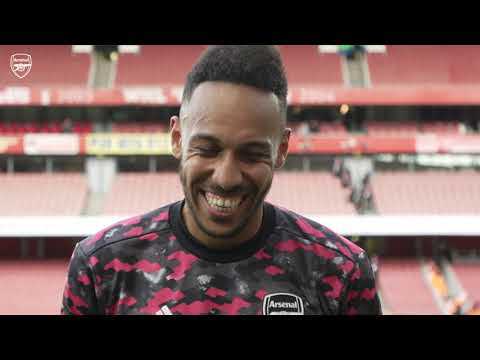 Les fans scandent le nom d'Aubameyang lors de son interview |  Arsenal contre Norwich (1-0) |  première ligue