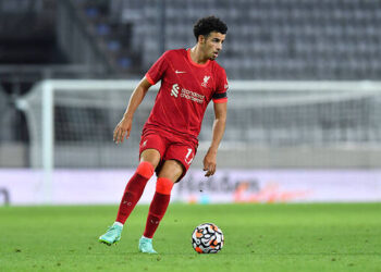 Aston Villa s’apprête à tenter sa chance pour le milieu de terrain de Liverpool Curtis Jones en janvier