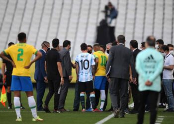 Le chaos au Brésil alors que les autorités sanitaires arrêtent l’affrontement argentin en 10 minutes